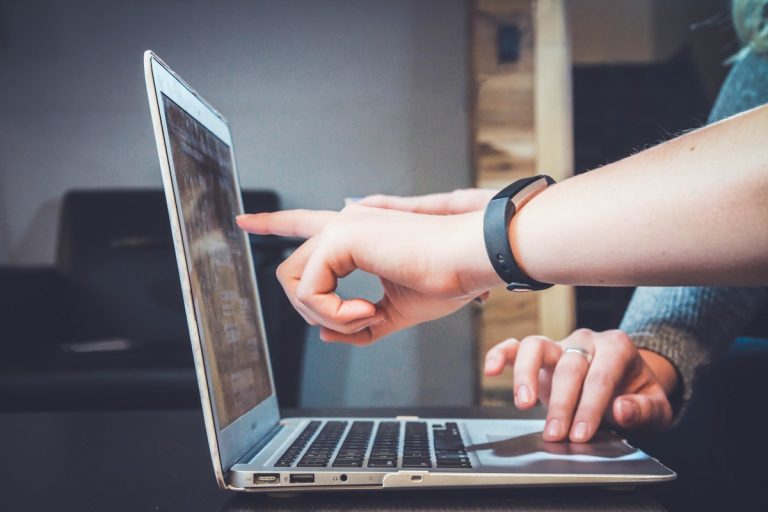 Quando la crescita professionale diventa una gabbia: riflessioni critiche sul mindset moderno
